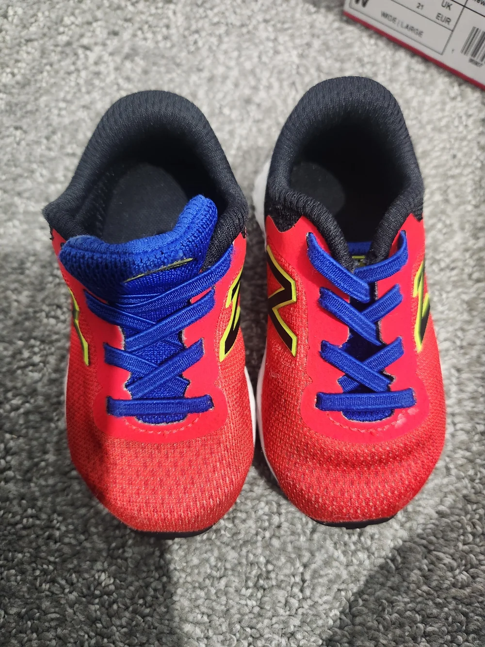 New Balance Kids Red Sneakers with Blue Laces 5wide
